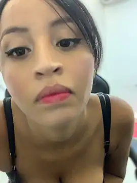 PaulaSweetFire  online show from May 5, 2026, 9:51 pm