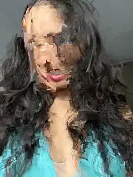 auroramooon online show from February 17, 2026, 3:04 am