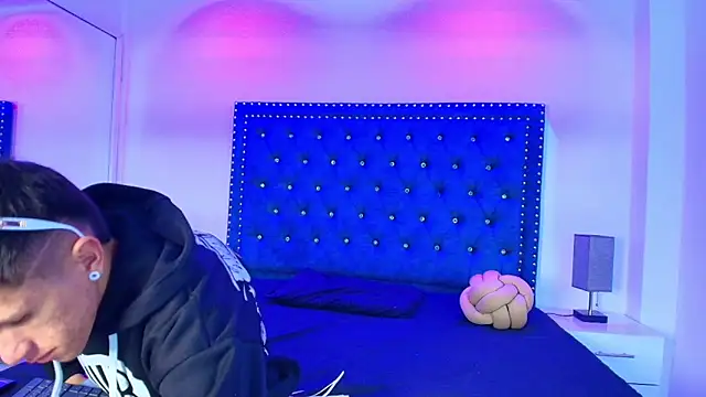 Snapshot of Vero_and_stive chatting on March 10, 2026, 6:45 pm Vero and stive online show from March 10, 2026, 6:45 pm