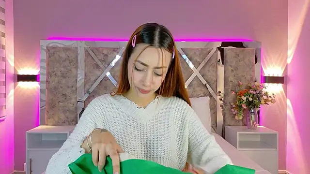 LolaGray   online show from May 27, 2026, 6:59 pm