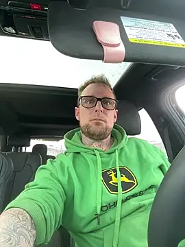 Snapshot of WIDBIGWHITECOCK chatting on March 5, 2026, 9:43 pm WIDBIGWHITECOCK online show from March 5, 2026, 9:43 pm