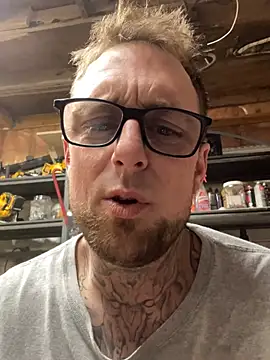 Snapshot of WIDBIGWHITECOCK chatting on March 8, 2026, 4:27 am WIDBIGWHITECOCK online show from March 8, 2026, 4:27 am