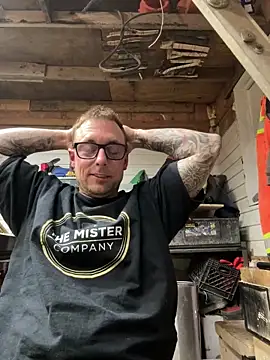 Snapshot of WIDBIGWHITECOCK chatting on February 16, 2026, 4:11 am WIDBIGWHITECOCK online show from February 16, 2026, 4:11 am