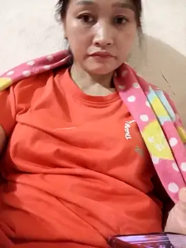 Snapshot of yumyum112 chatting on February 25, 2026, 1:22 pm yumyum112 online show from February 25, 2026, 1:22 pm