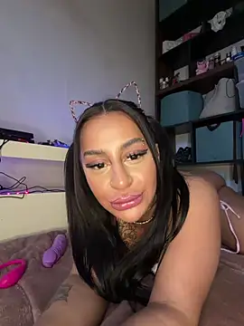 sweetxlayla online show from April 6, 2026, 9:43 am