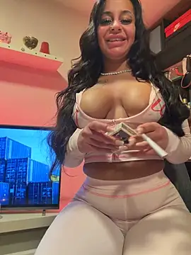 sweetxlayla online show from March 5, 2026, 11:43 pm