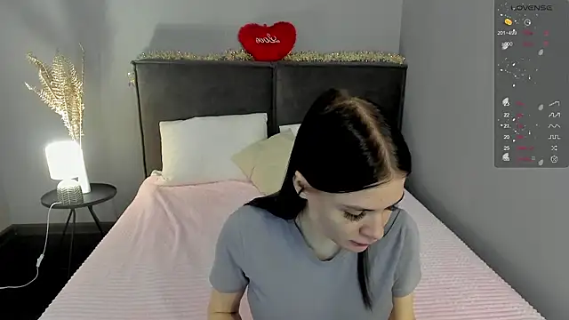 SkinyJoys online show from March 7, 2026, 1:56 am