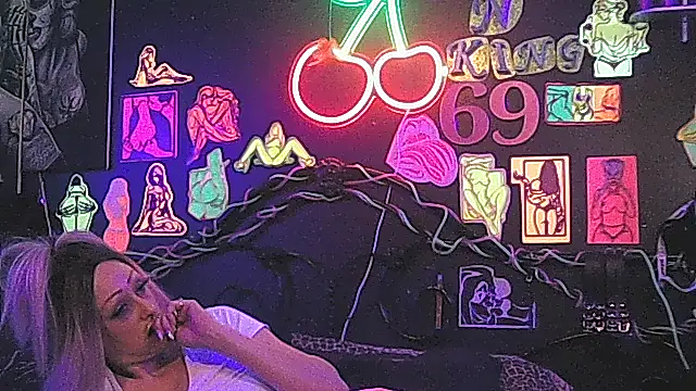 pineapplelife online show from March 27, 2026, 8:26 am