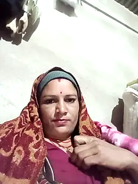 Hot hiuj online show from January 12, 2026, 11:31 pm