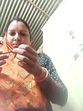 Snapshot of Hot_hiuj chatting on February 20, 2026, 5:48 am Hot hiuj online show from February 20, 2026, 5:48 am