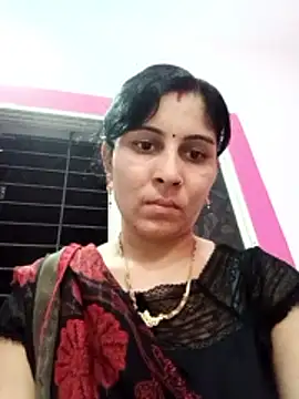 Snapshot of Hot_ree85 chatting on June 10, 2026, 11:44 am Hot ree85 online show from June 10, 2026, 11:44 am