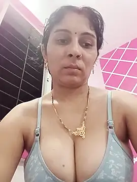 Snapshot of Hot_ree85 chatting on June 3, 2026, 2:56 am Hot ree85 online show from June 3, 2026, 2:56 am