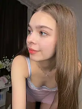 Snapshot of SkylineBliss chatting on June 16, 2026, 1:11 pm SkylineBliss online show from June 16, 2026, 1:11 pm