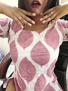 Hot Twinkle online show from April 30, 2026, 7:48 am