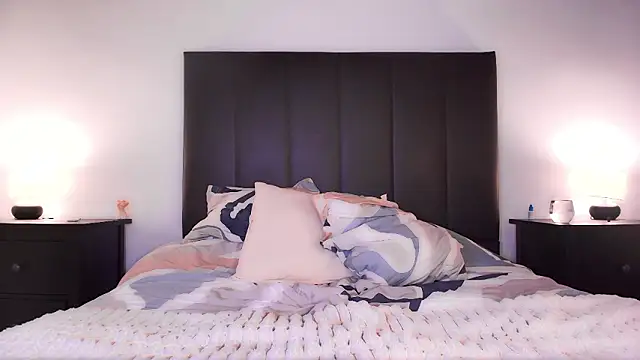 emilynoir   online show from March 6, 2026, 12:11 pm