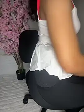 Snapshot of Yasminrosa chatting on January 17, 2026, 2:09 pm Yasminrosa online show from January 17, 2026, 2:09 pm