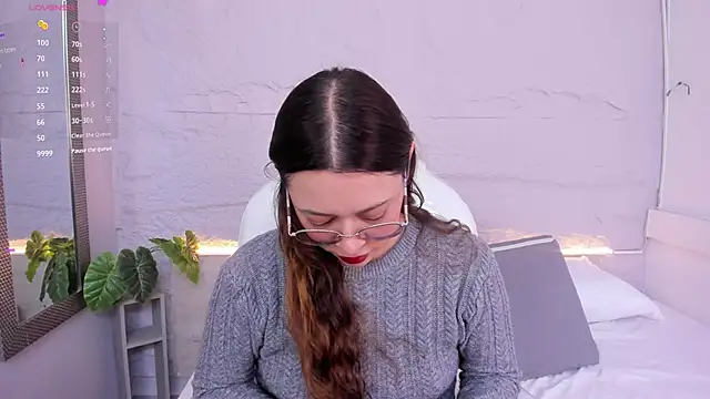 lanna 18  online show from May 6, 2026, 11:58 am