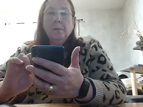 xmyriamx online show from February 24, 2026, 8:42 pm