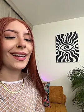 alesziarose  online show from June 18, 2026, 9:42 pm