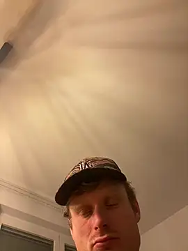 Fitlover1994 online show from February 4, 2026, 5:41 pm