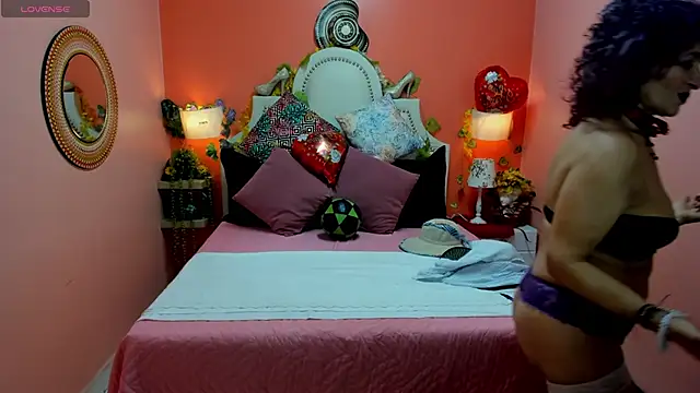 Dalila Najjar  online show from June 9, 2026, 2:51 pm