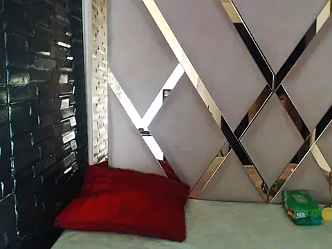 LunaFever69 online show from May 25, 2026, 3:06 am