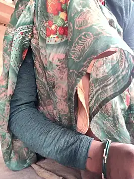 Snapshot of Queen_chayna chatting on March 20, 2026, 1:39 am Queen chayna online show from March 20, 2026, 1:39 am