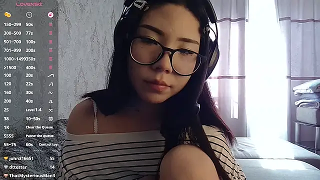 AprilOnilll online show from March 16, 2026, 5:44 am