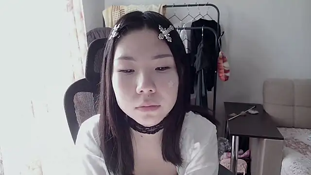 Snapshot of AprilOnilll chatting on February 2, 2026, 6:12 am AprilOnilll online show from February 2, 2026, 6:12 am