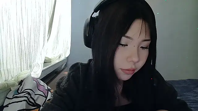 Snapshot of AprilOnilll chatting on January 15, 2026, 8:18 am AprilOnilll online show from January 15, 2026, 8:18 am