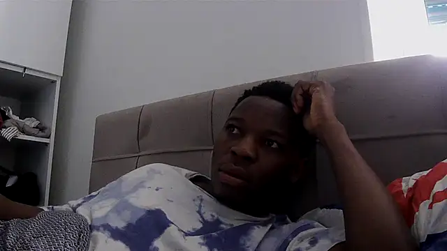 Snapshot of Bigchocco chatting on April 14, 2026, 7:35 am Bigchocco online show from April 14, 2026, 7:35 am