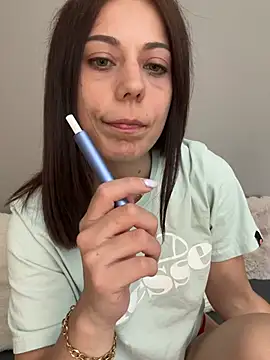 Luna licous online show from May 27, 2026, 1:07 pm