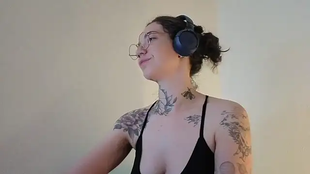 Dirty Pink online show from July 3, 2026, 8:54 am