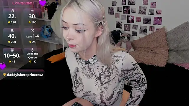 SweetheartsFriends online show from June 16, 2026, 4:34 am