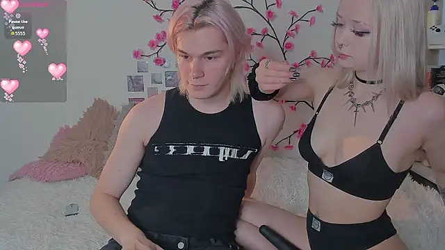 Snapshot of SweetheartsFriends chatting on March 6, 2026, 8:53 am SweetheartsFriends online show from March 6, 2026, 8:53 am