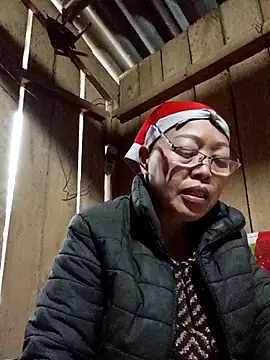 Snapshot of Agnes-baby chatting on February 9, 2026, 12:41 am Agnes-baby online show from February 9, 2026, 12:41 am