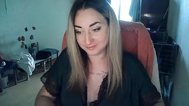 Snapshot of FoxyAnn12 chatting on July 26, 2026, 5:14 am FoxyAnn12 online show from July 26, 2026, 5:14 am