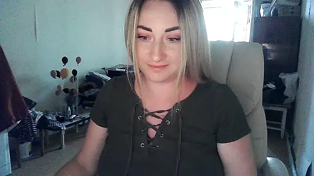 Snapshot of FoxyAnn12 chatting on June 29, 2026, 11:21 am FoxyAnn12 online show from June 29, 2026, 11:21 am