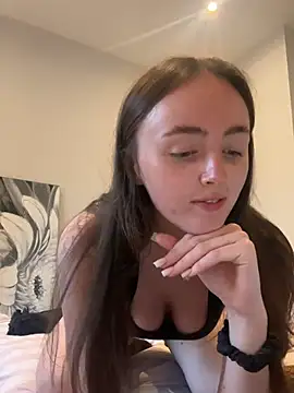 TayLovesxx online show from June 22, 2026, 8:06 pm