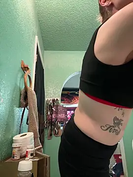 Snapshot of ViironiikaHostiile chatting on January 7, 2026, 12:37 am ViironiikaHostiile online show from January 7, 2026, 12:37 am