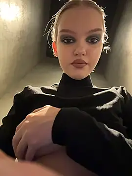 AshleyMur online show from February 4, 2026, 6:08 am