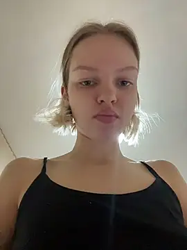 AshleyMur online show from August 7, 2026, 5:02 am