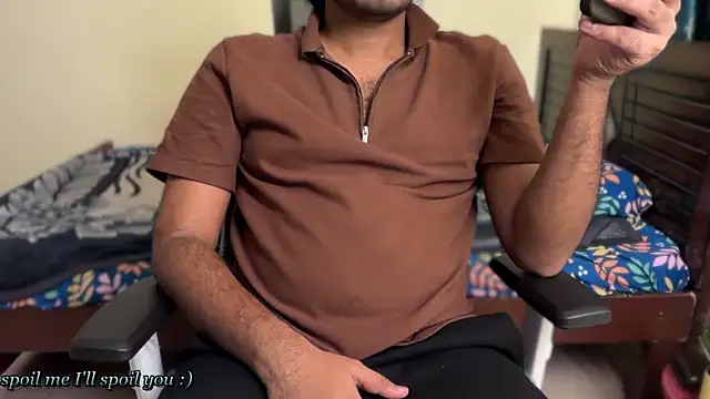 Snapshot of Ruthless_guyy chatting on June 19, 2026, 6:47 pm Ruthless guyy online show from June 19, 2026, 6:47 pm