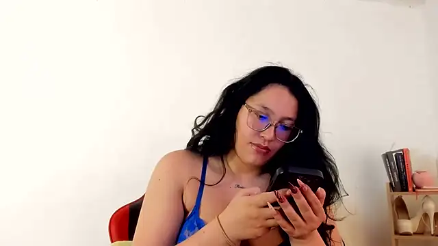 abril onnel online show from August 4, 2026, 8:35 pm