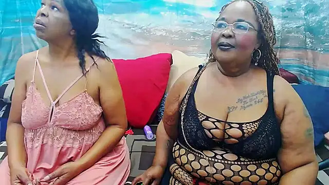 Snapshot of SEXY_MATURExx chatting on June 20, 2026, 5:40 pm SEXY MATURExx online show from June 20, 2026, 5:40 pm