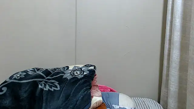 ExtraDoll online show from April 24, 2026, 8:11 pm
