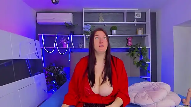 StephieRousee online show from April 28, 2026, 5:23 am