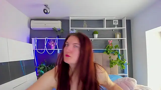 StephieRousee online show from March 16, 2026, 6:28 am