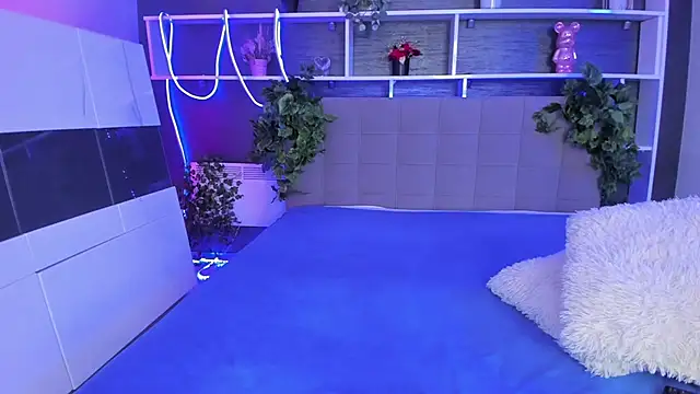 StephieRousee online show from July 13, 2026, 5:40 am