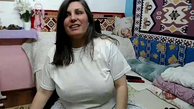 Adelinemilf online show from March 18, 2026, 11:57 am